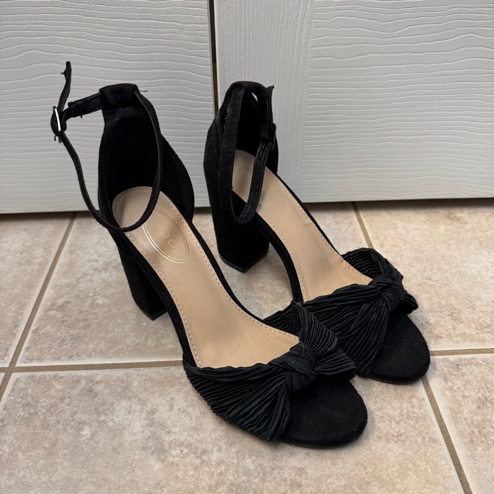 Scoop Black Heels